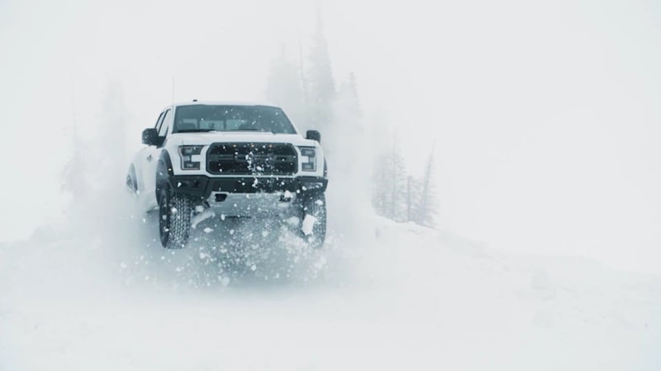 Ken Block řádí na sněhu s Fordem F-150 Raptor